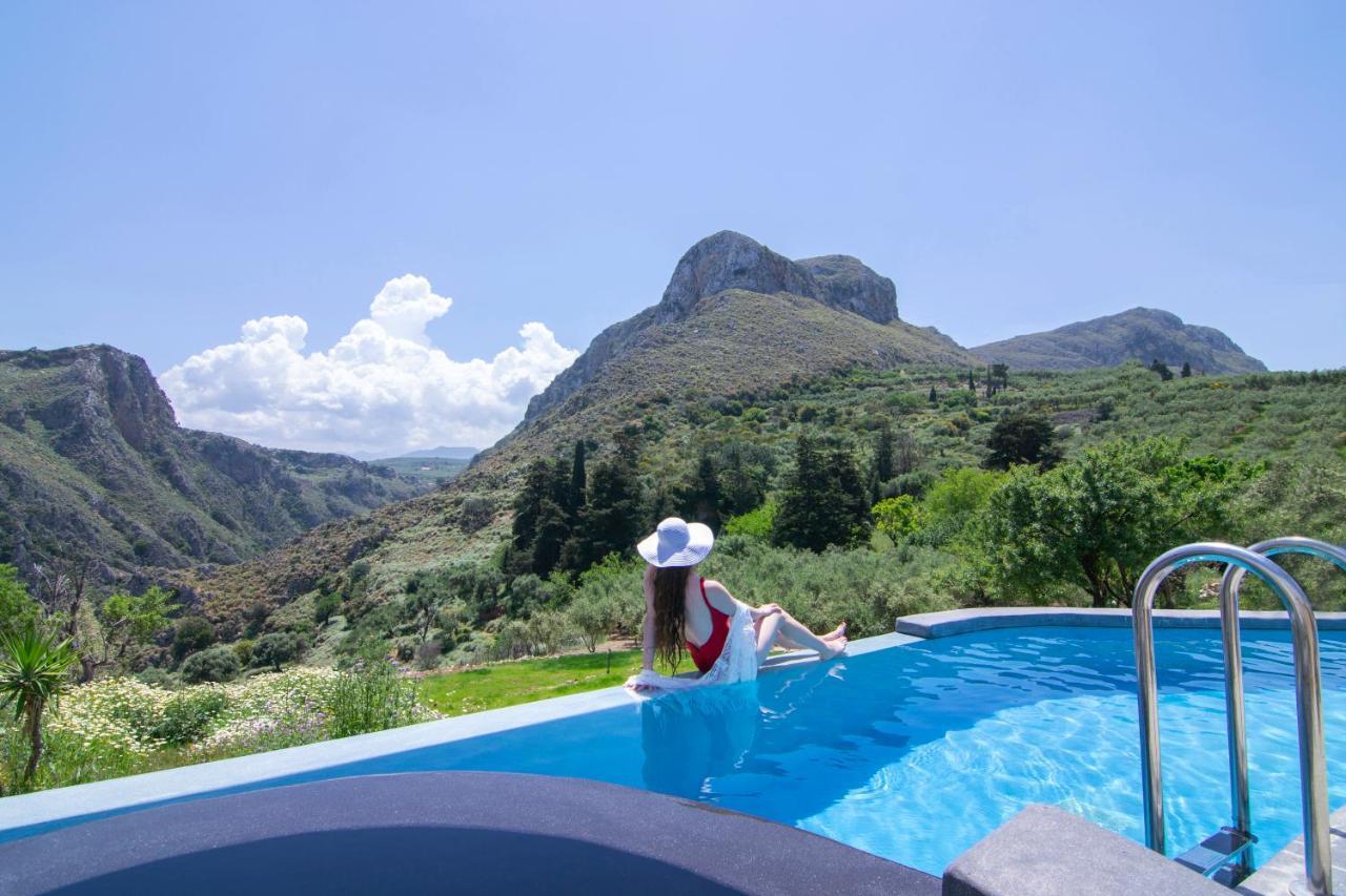 Heated Private Ozone Salt Pool, Jacuzzi, Cinema Inside & Outside, Ping Pong, Billiard, Ps5, Playground, Giant Chess, Giant Monopoly, Table Football, 3X Surround Sound - Villa Rokka Luxe Kíssamos Екстериор снимка