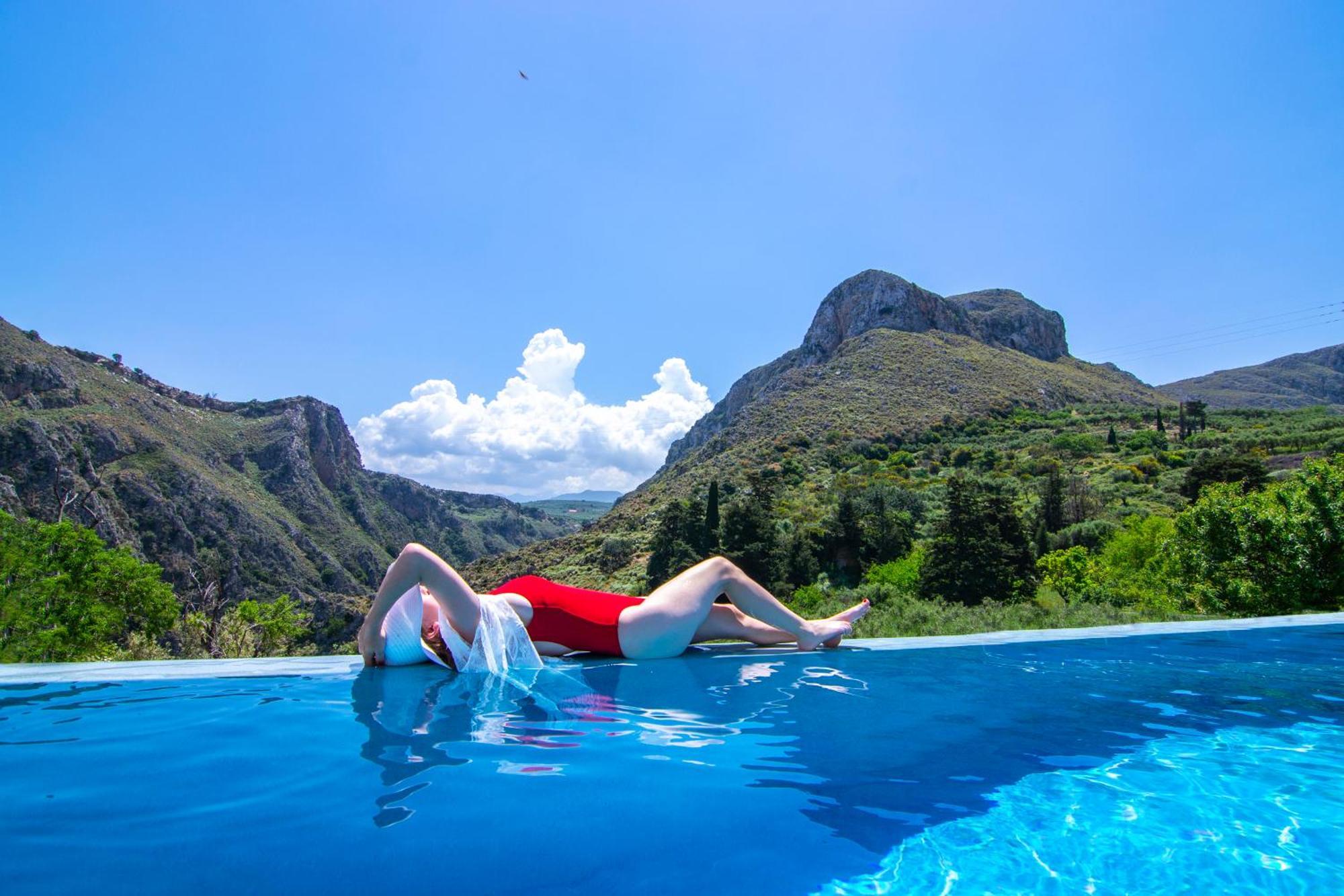 Heated Private Ozone Salt Pool, Jacuzzi, Cinema Inside & Outside, Ping Pong, Billiard, Ps5, Playground, Giant Chess, Giant Monopoly, Table Football, 3X Surround Sound - Villa Rokka Luxe Kíssamos Екстериор снимка