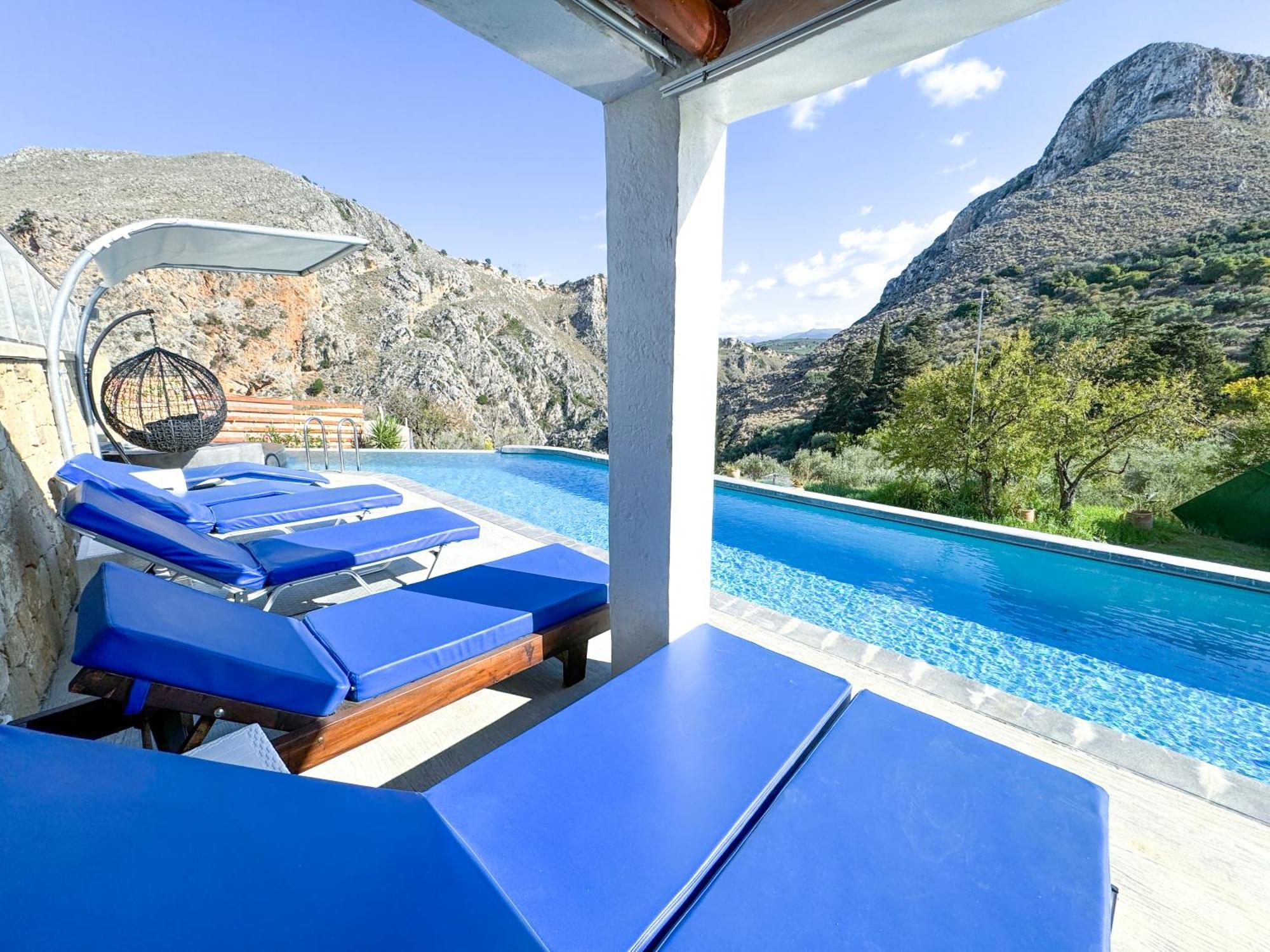 Heated Private Ozone Salt Pool, Jacuzzi, Cinema Inside & Outside, Ping Pong, Billiard, Ps5, Playground, Giant Chess, Giant Monopoly, Table Football, 3X Surround Sound - Villa Rokka Luxe Kíssamos Екстериор снимка