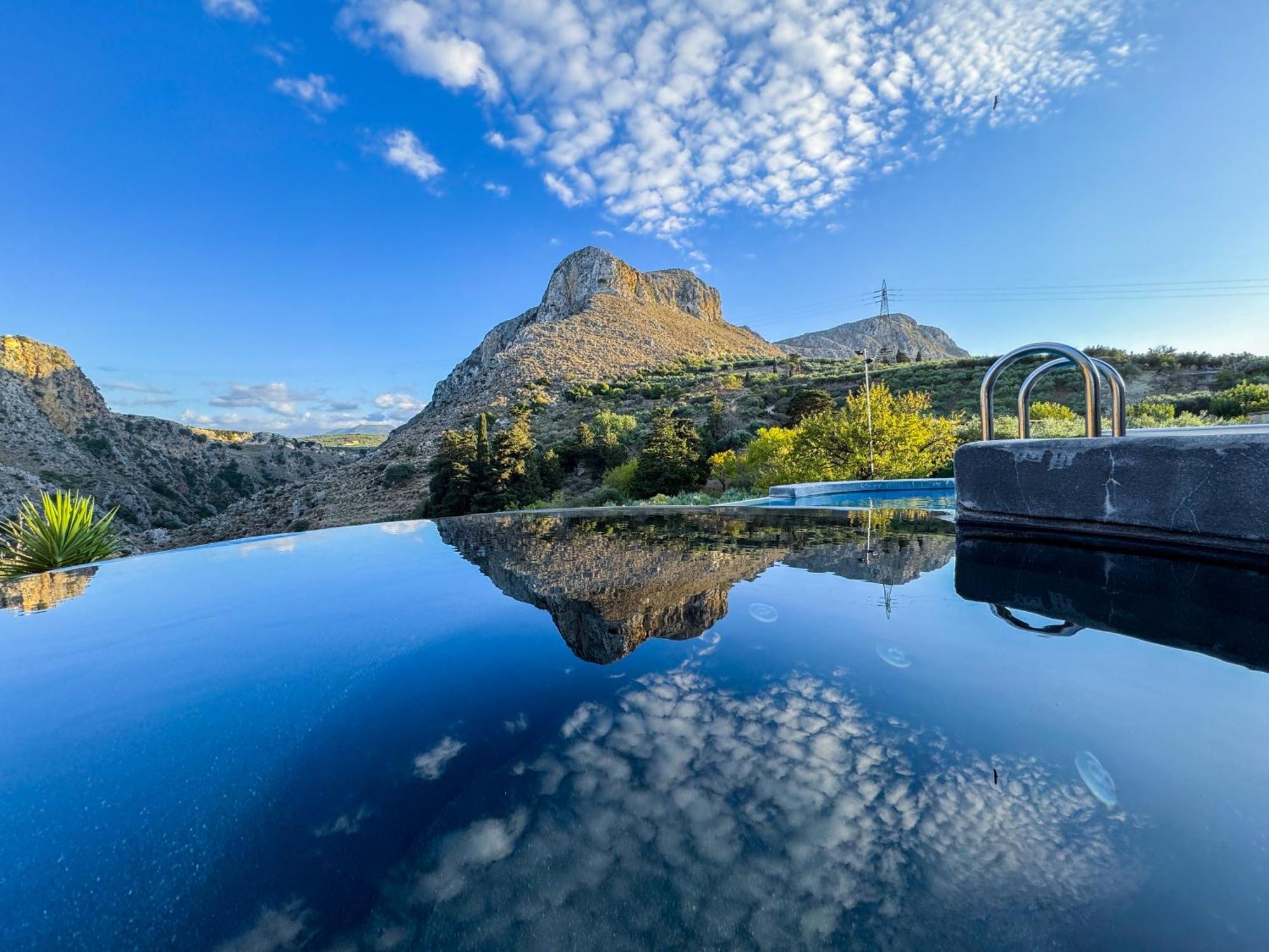 Heated Private Ozone Salt Pool, Jacuzzi, Cinema Inside & Outside, Ping Pong, Billiard, Ps5, Playground, Giant Chess, Giant Monopoly, Table Football, 3X Surround Sound - Villa Rokka Luxe Kíssamos Екстериор снимка