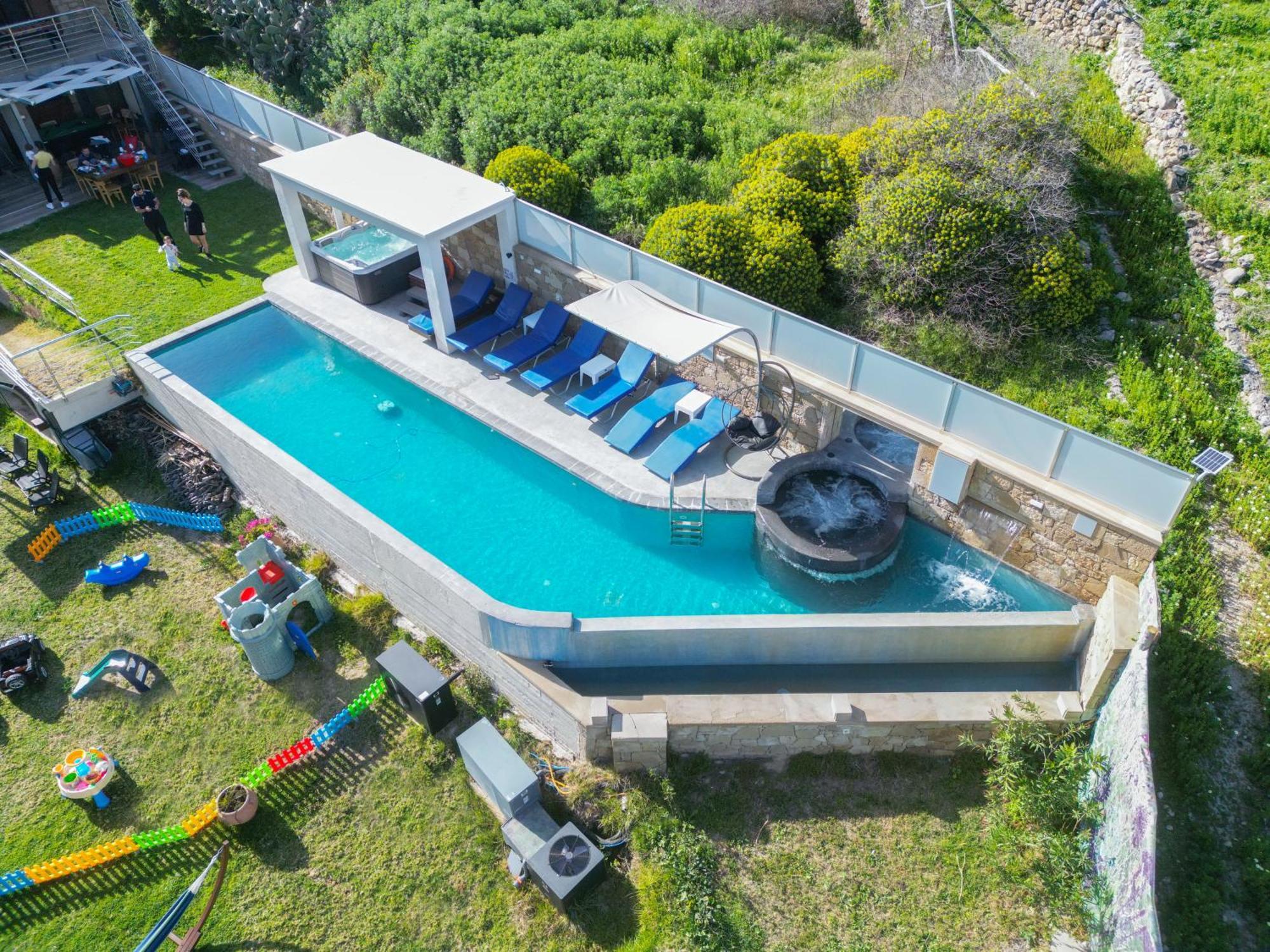 Heated Private Ozone Salt Pool, Jacuzzi, Cinema Inside & Outside, Ping Pong, Billiard, Ps5, Playground, Giant Chess, Giant Monopoly, Table Football, 3X Surround Sound - Villa Rokka Luxe Kíssamos Екстериор снимка