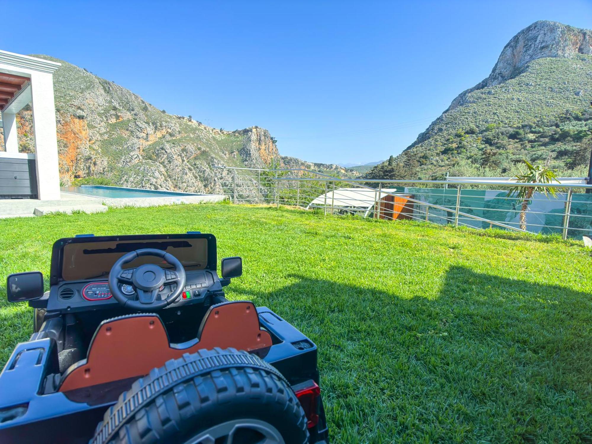 Heated Private Ozone Salt Pool, Jacuzzi, Cinema Inside & Outside, Ping Pong, Billiard, Ps5, Playground, Giant Chess, Giant Monopoly, Table Football, 3X Surround Sound - Villa Rokka Luxe Kíssamos Екстериор снимка