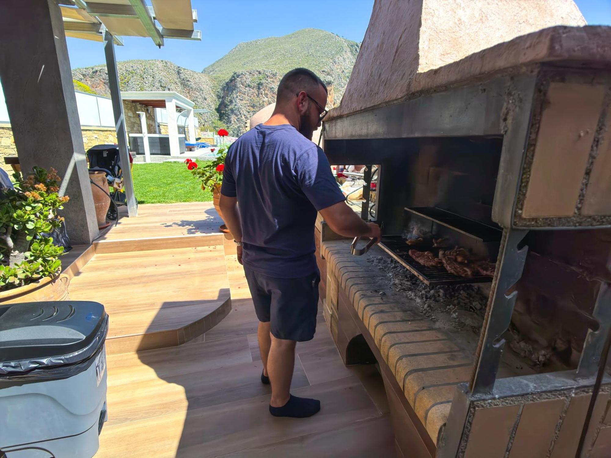 Heated Private Ozone Salt Pool, Jacuzzi, Cinema Inside & Outside, Ping Pong, Billiard, Ps5, Playground, Giant Chess, Giant Monopoly, Table Football, 3X Surround Sound - Villa Rokka Luxe Kíssamos Екстериор снимка
