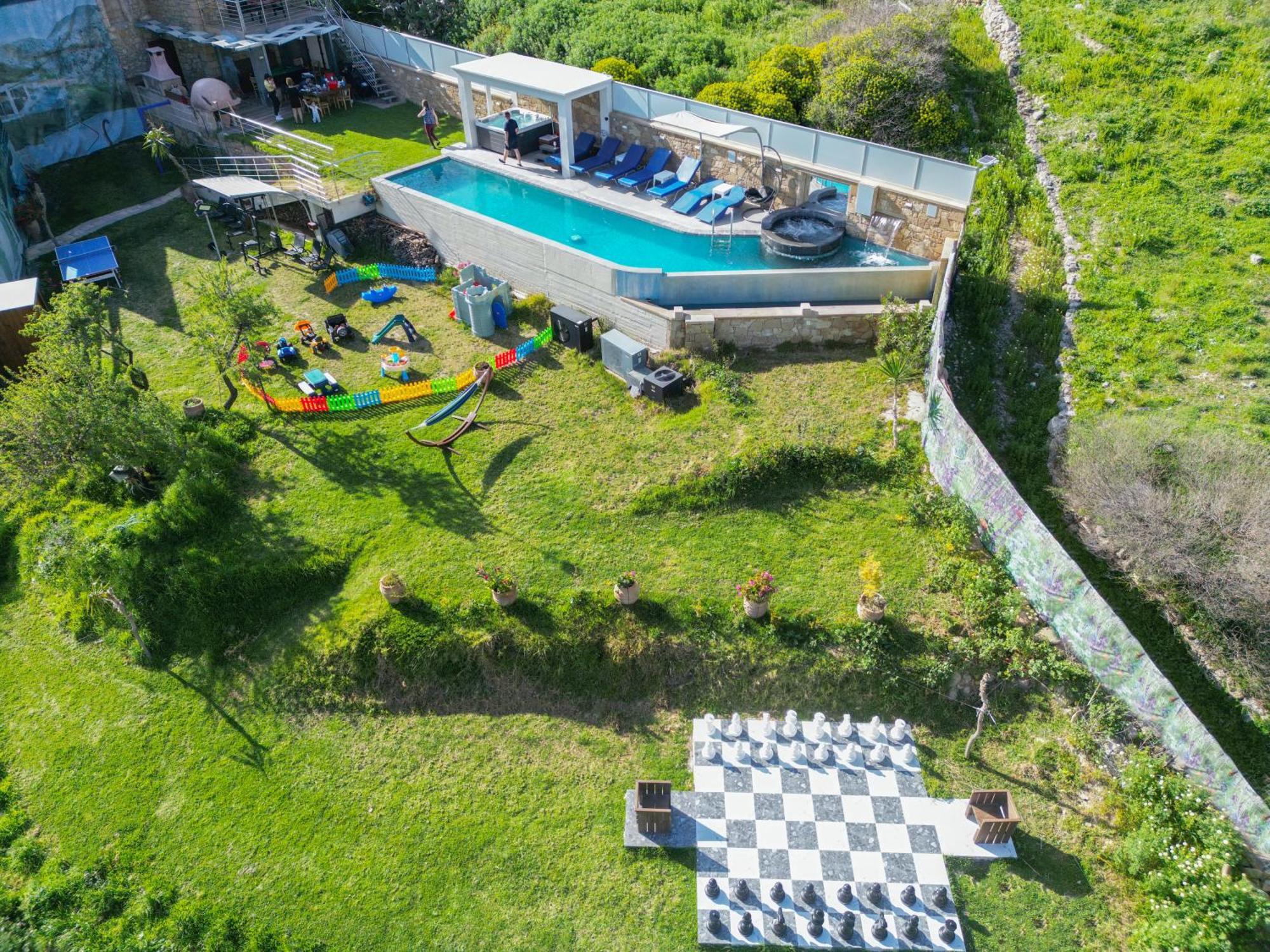 Heated Private Ozone Salt Pool, Jacuzzi, Cinema Inside & Outside, Ping Pong, Billiard, Ps5, Playground, Giant Chess, Giant Monopoly, Table Football, 3X Surround Sound - Villa Rokka Luxe Kíssamos Екстериор снимка