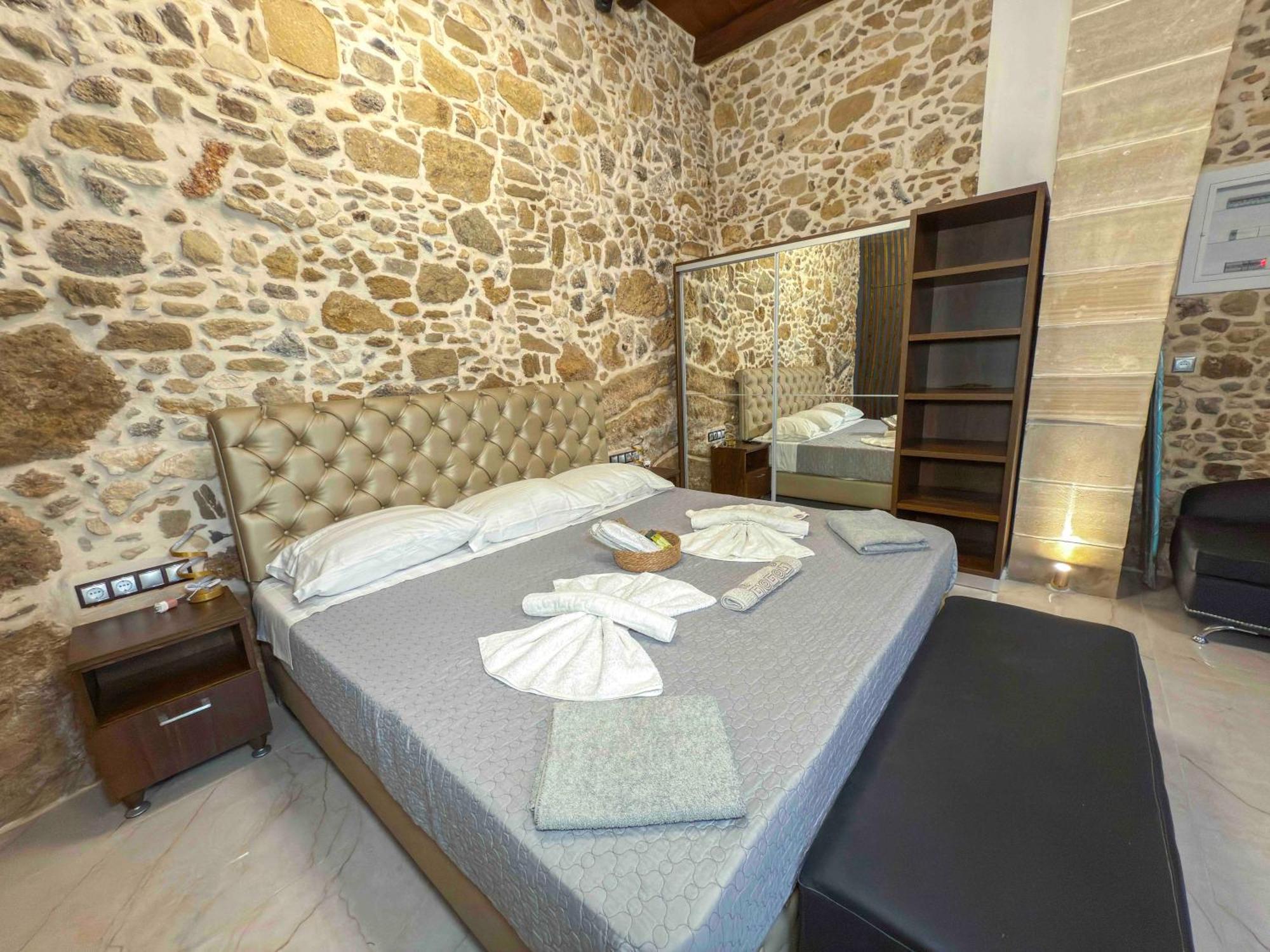 Heated Private Ozone Salt Pool, Jacuzzi, Cinema Inside & Outside, Ping Pong, Billiard, Ps5, Playground, Giant Chess, Giant Monopoly, Table Football, 3X Surround Sound - Villa Rokka Luxe Kíssamos Екстериор снимка