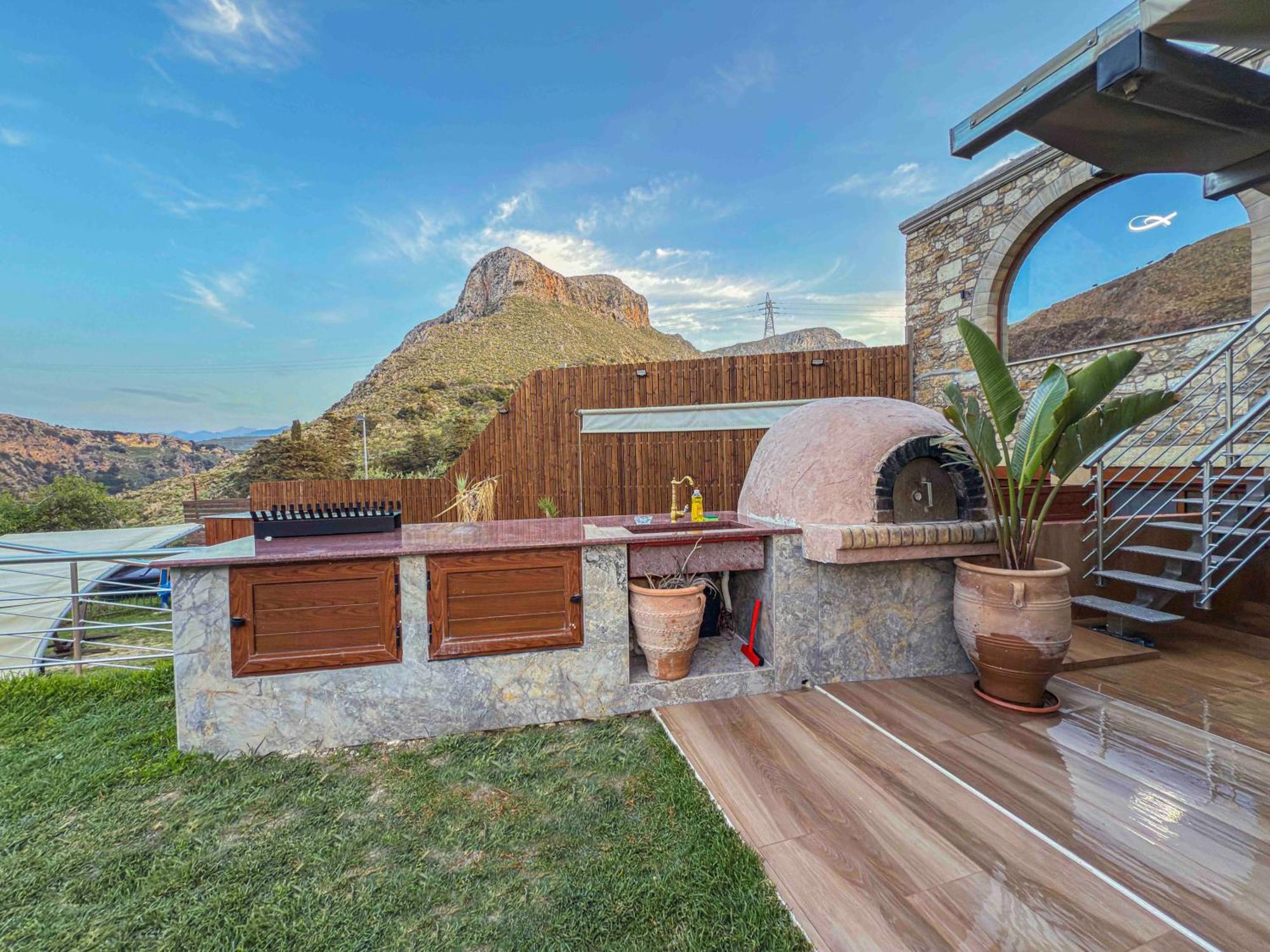Heated Private Ozone Salt Pool, Jacuzzi, Cinema Inside & Outside, Ping Pong, Billiard, Ps5, Playground, Giant Chess, Giant Monopoly, Table Football, 3X Surround Sound - Villa Rokka Luxe Kíssamos Екстериор снимка
