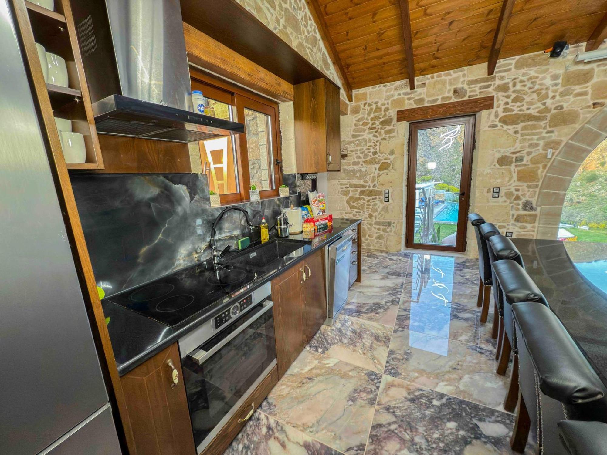 Heated Private Ozone Salt Pool, Jacuzzi, Cinema Inside & Outside, Ping Pong, Billiard, Ps5, Playground, Giant Chess, Giant Monopoly, Table Football, 3X Surround Sound - Villa Rokka Luxe Kíssamos Екстериор снимка