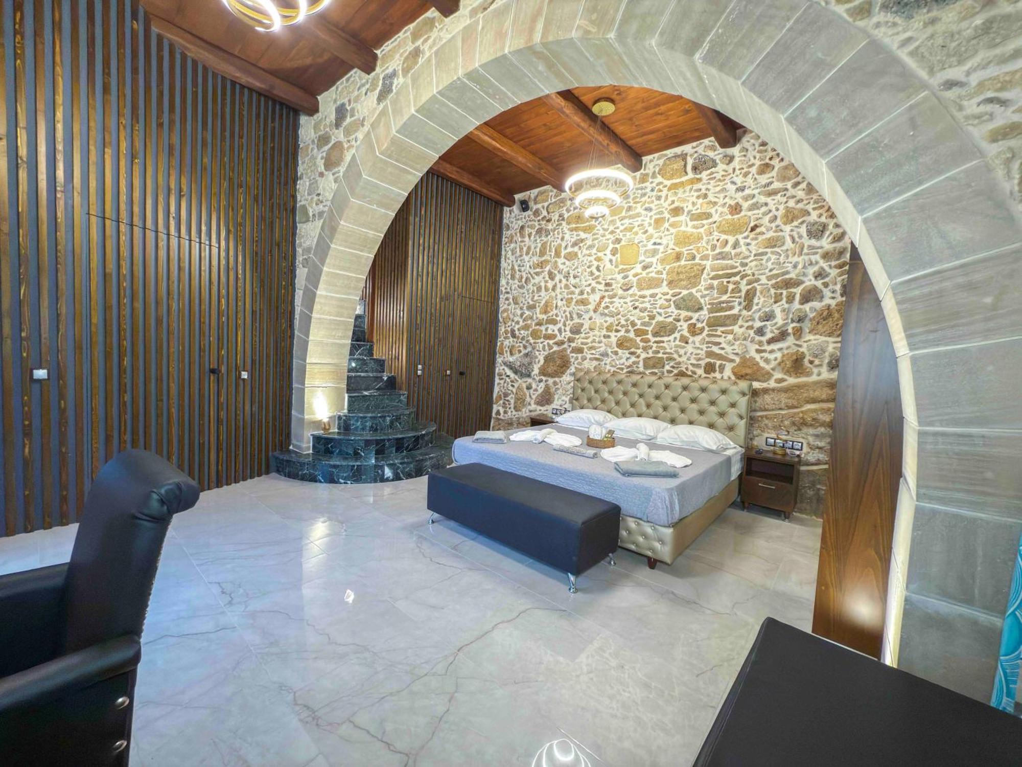 Heated Private Ozone Salt Pool, Jacuzzi, Cinema Inside & Outside, Ping Pong, Billiard, Ps5, Playground, Giant Chess, Giant Monopoly, Table Football, 3X Surround Sound - Villa Rokka Luxe Kíssamos Екстериор снимка