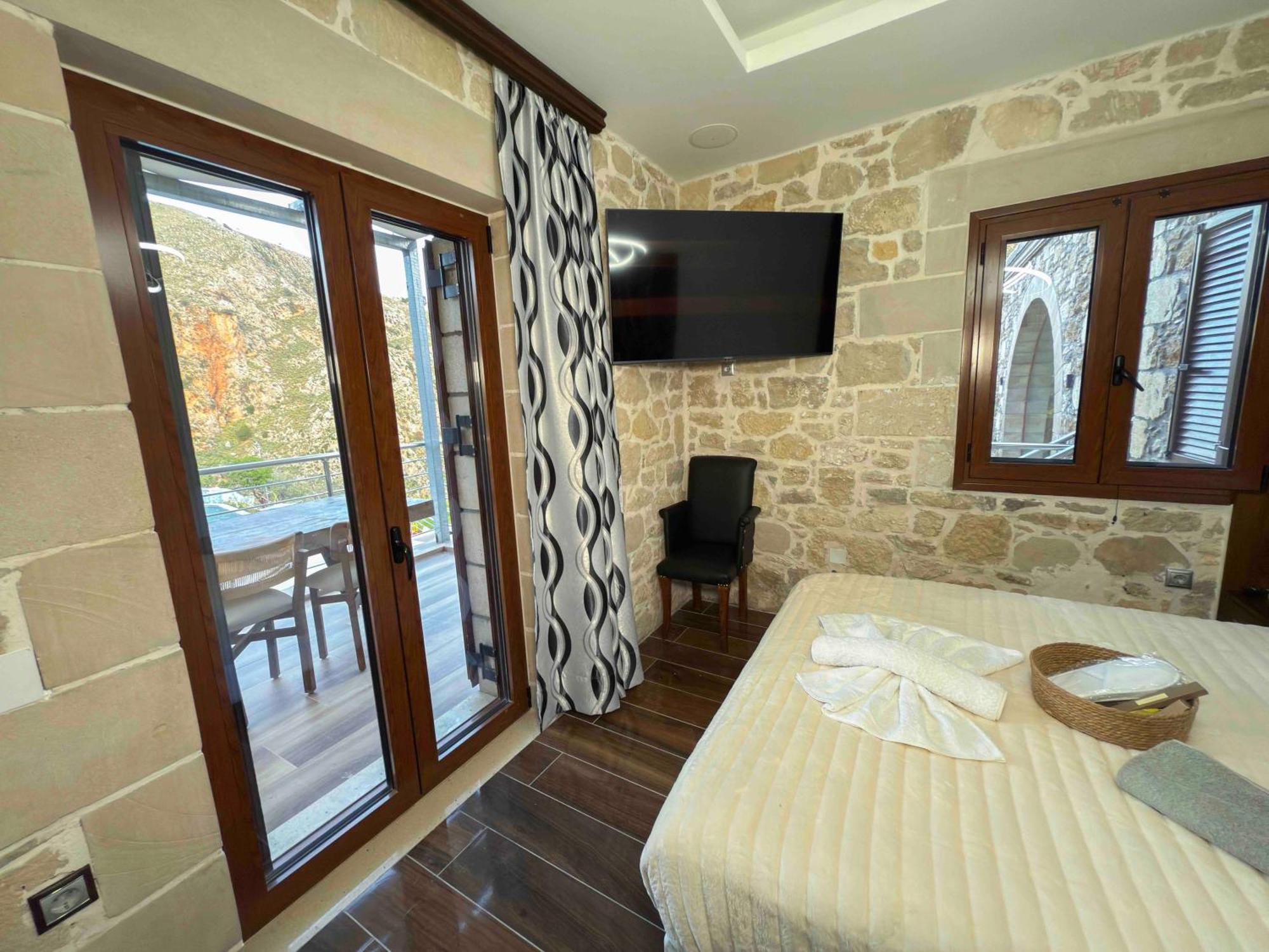 Heated Private Ozone Salt Pool, Jacuzzi, Cinema Inside & Outside, Ping Pong, Billiard, Ps5, Playground, Giant Chess, Giant Monopoly, Table Football, 3X Surround Sound - Villa Rokka Luxe Kíssamos Екстериор снимка