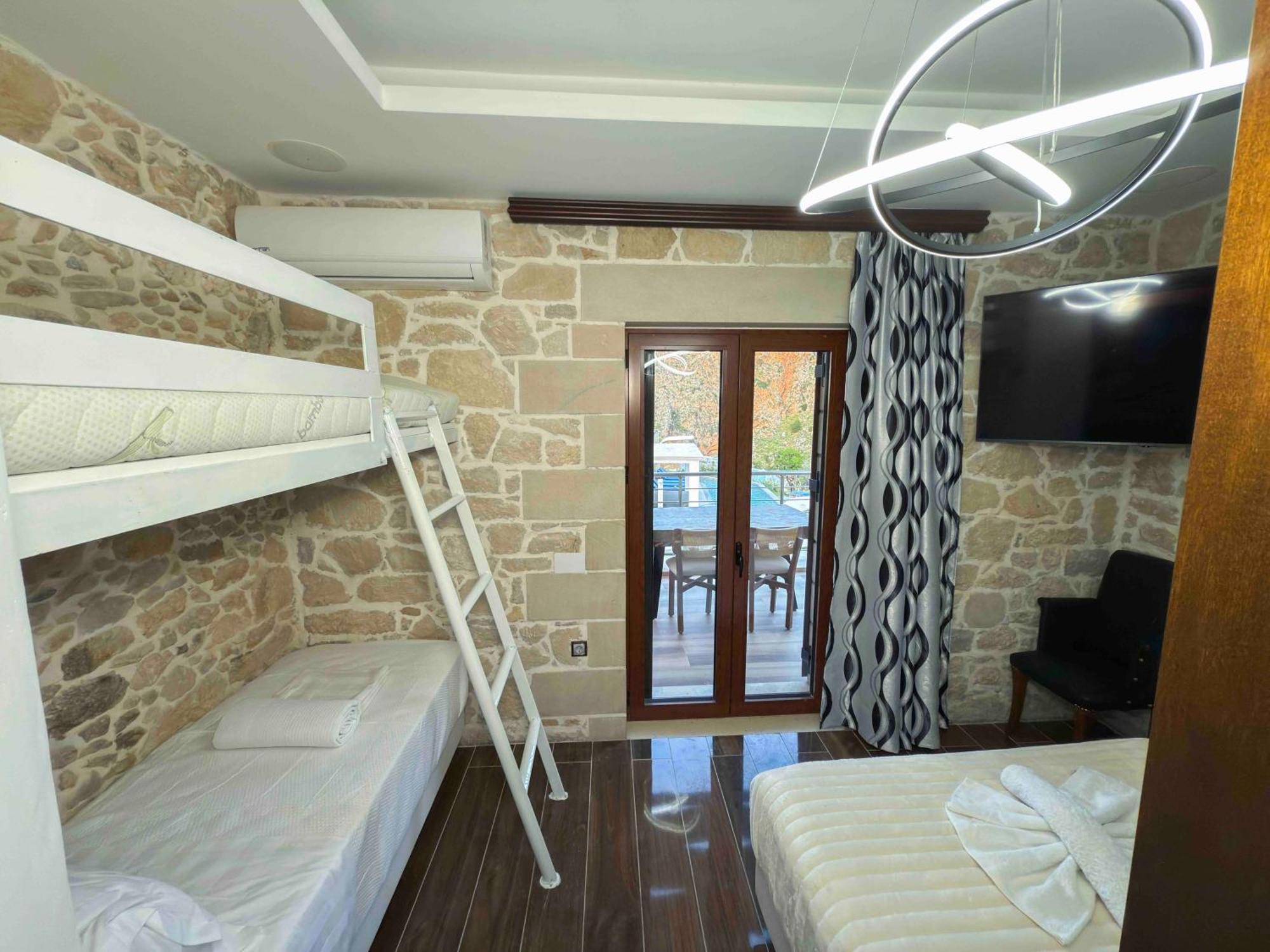 Heated Private Ozone Salt Pool, Jacuzzi, Cinema Inside & Outside, Ping Pong, Billiard, Ps5, Playground, Giant Chess, Giant Monopoly, Table Football, 3X Surround Sound - Villa Rokka Luxe Kíssamos Екстериор снимка