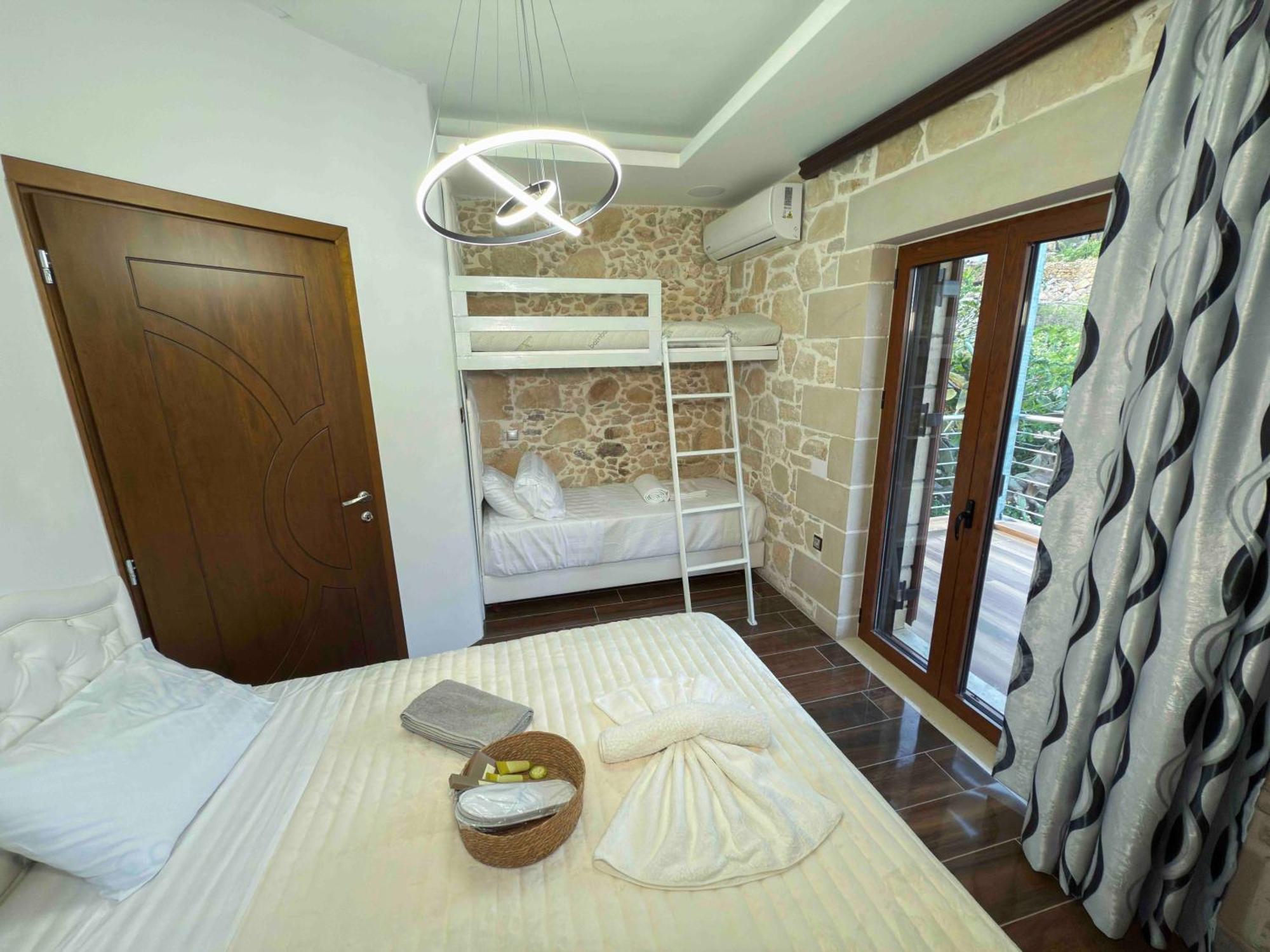 Heated Private Ozone Salt Pool, Jacuzzi, Cinema Inside & Outside, Ping Pong, Billiard, Ps5, Playground, Giant Chess, Giant Monopoly, Table Football, 3X Surround Sound - Villa Rokka Luxe Kíssamos Екстериор снимка